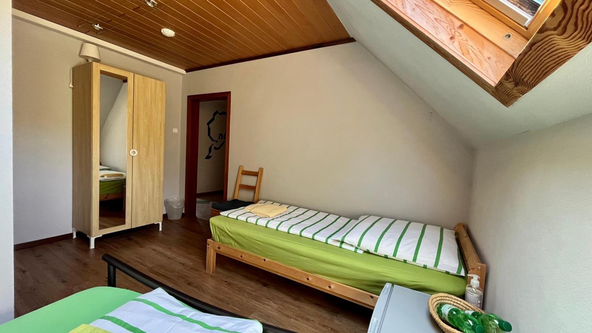 Franky House Am Nuerburgring Bed & Breakfast Quiddelbach Bagian luar foto