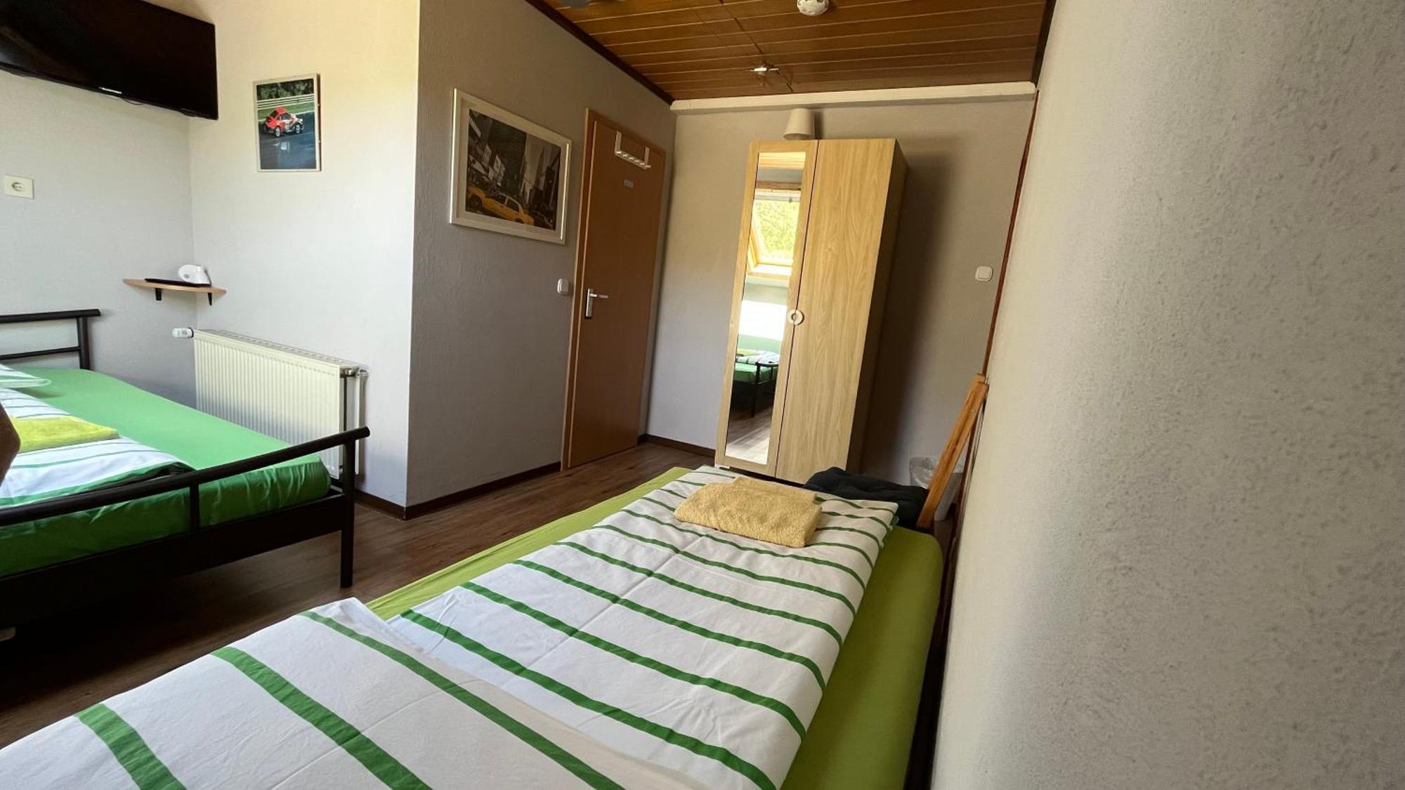 Franky House Am Nuerburgring Bed & Breakfast Quiddelbach Bagian luar foto
